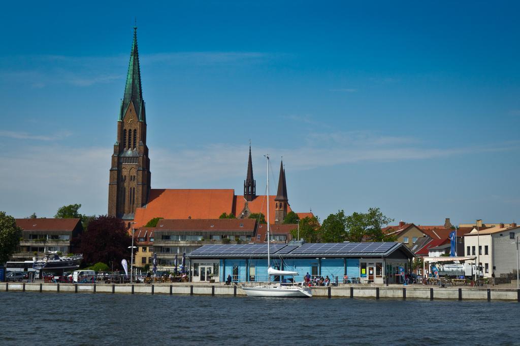 Hotel Bed & Breakfast Am Dom Schleswig Exteriör bild